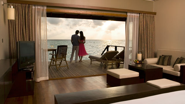 gty_luxury_hotel_room_ss_thg_130401_wmain